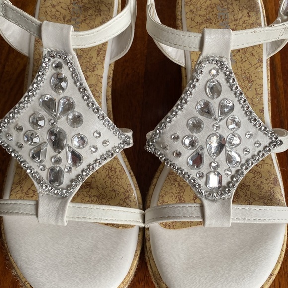 Jewels Princess Dress Shoes for Girls - Picture 3 of 15